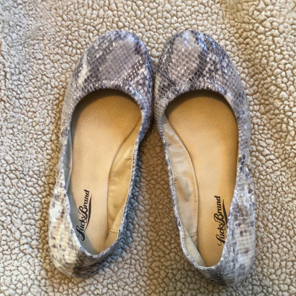 Lucky Brand flats snakeskin in EUC size 6